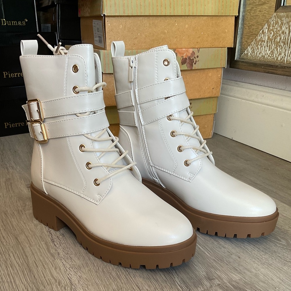Ivory combat style boots Top Moda brand TTS Inside zipper easy on/off 2” heel